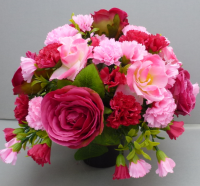 Cemetery pot with pink carnations